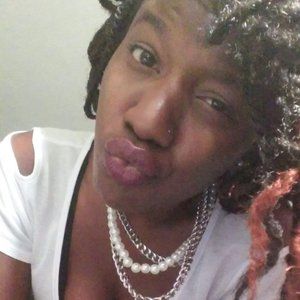 Meet your Posher, Qveen